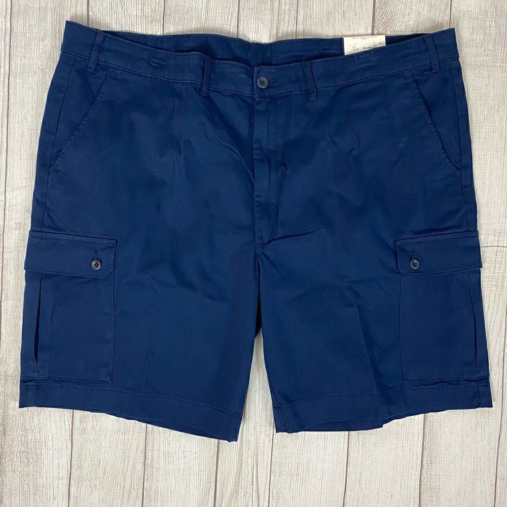 St. John’s Bay big & tall men 50 at the knee cargo shorts navy blue